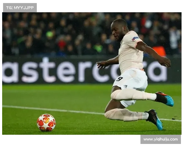 卢卡库加盟曼联的背后因素分析：转会决策、市场需求与球队战略考量